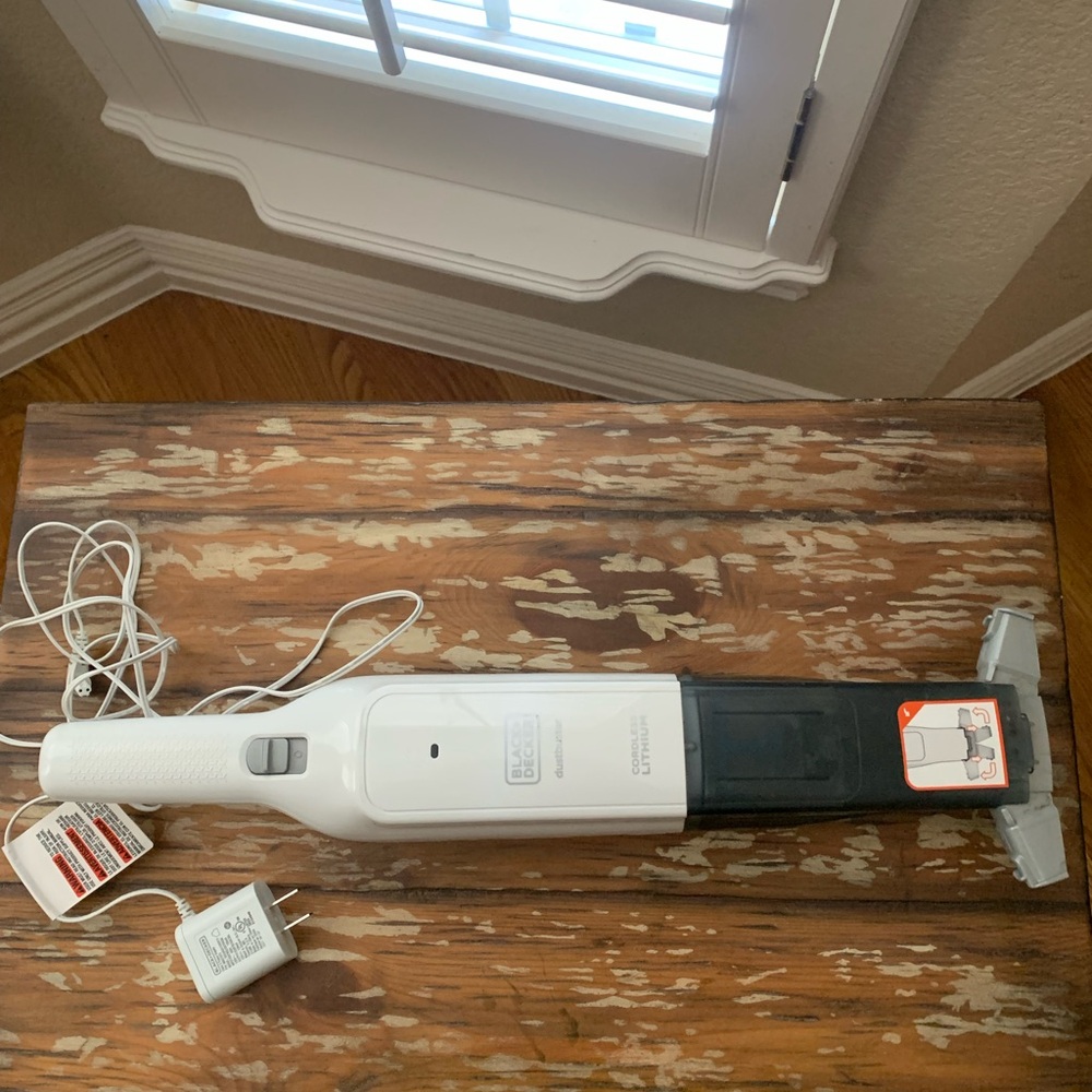 Black & Decker White cordless  Vacuum